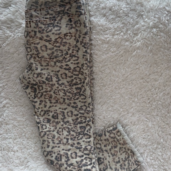 VICI LEOPARD DISTRESSED JEANS - Picture 4 of 5